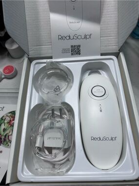 ReduSculpt White Handheld Body Sculpting Device